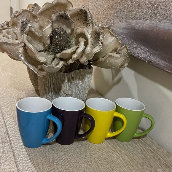 4 Tea Or Coffee Cups - Picture 6 of 7